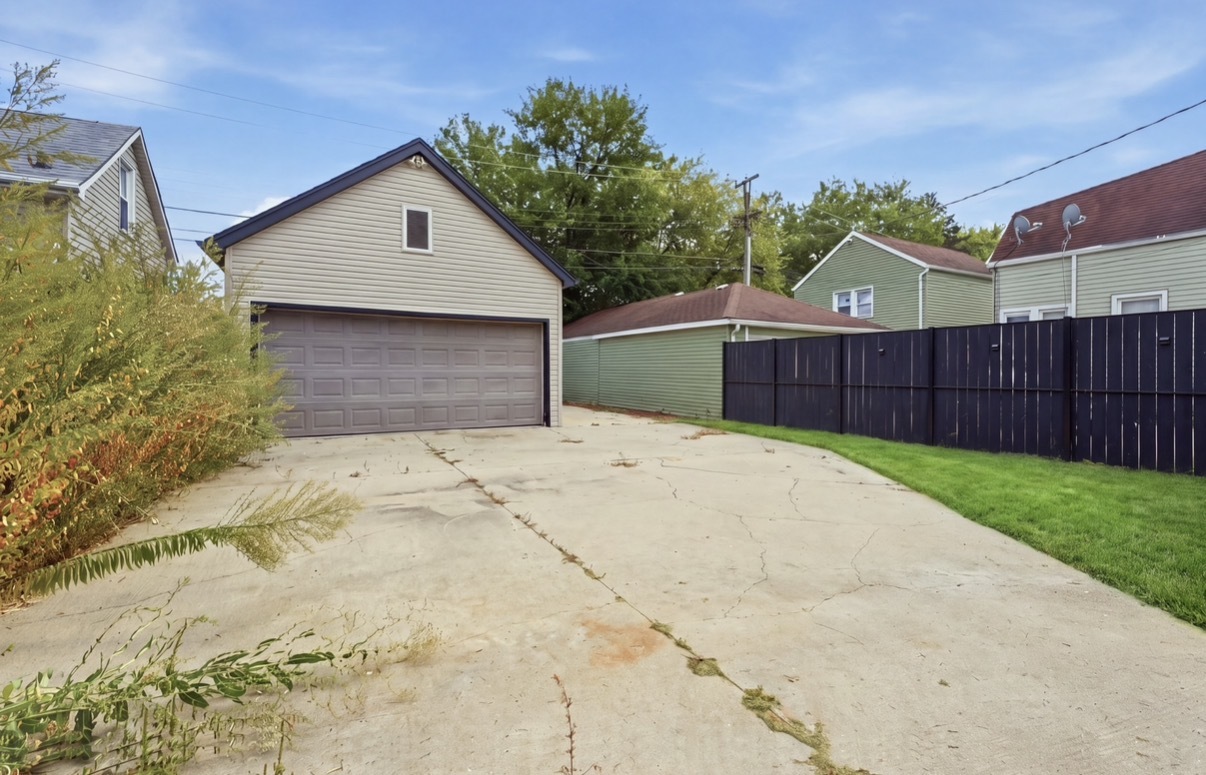 4305 N Mobile Avenue Property Photo 35