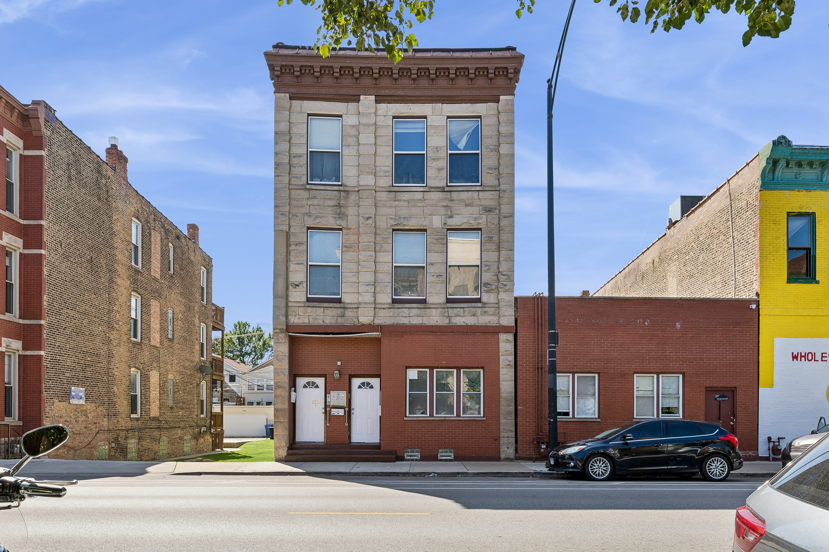 2135 W Armitage Avenue Property Photo 1