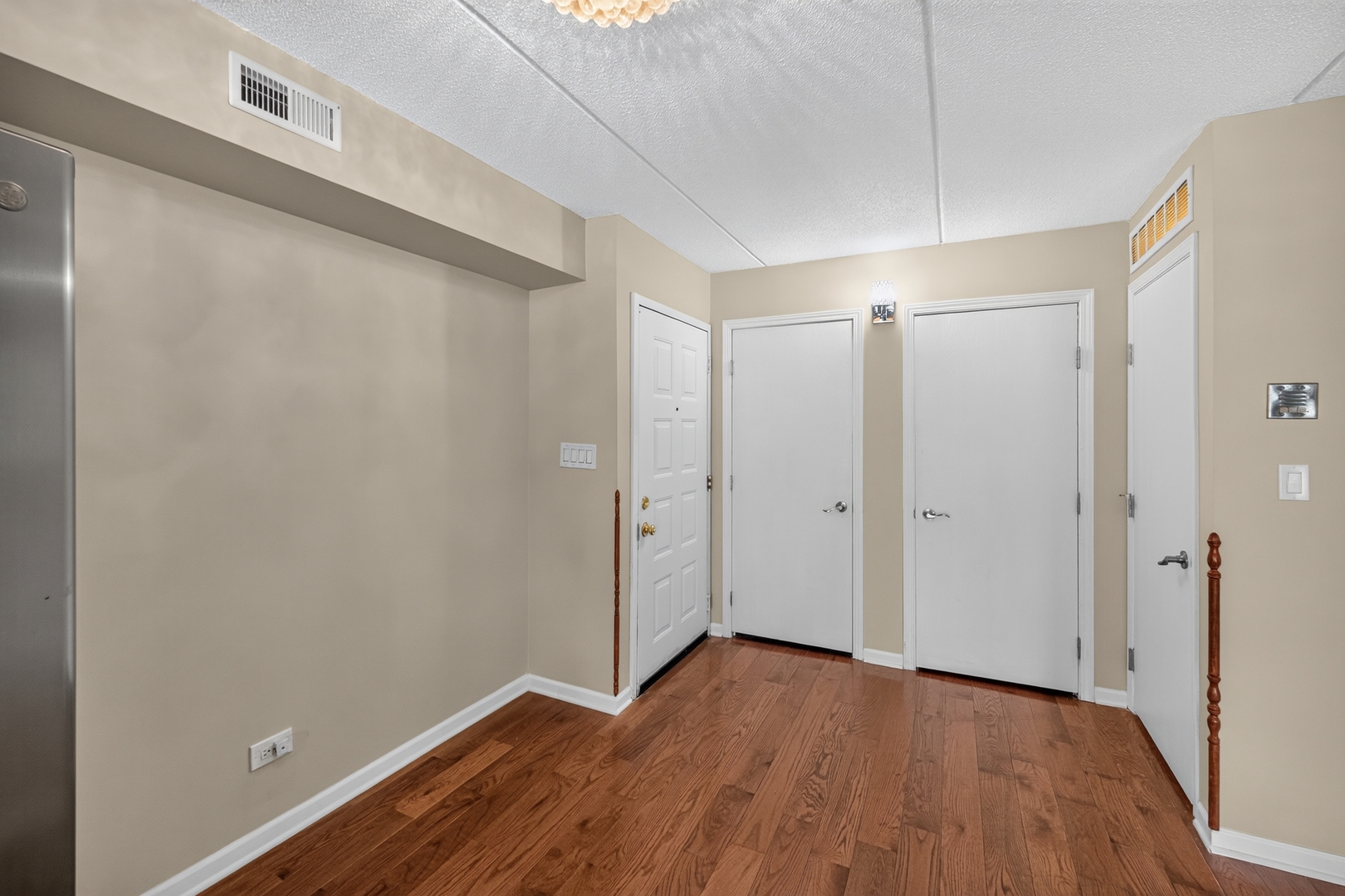 6816 Joliet Road 4 Property Photo 2