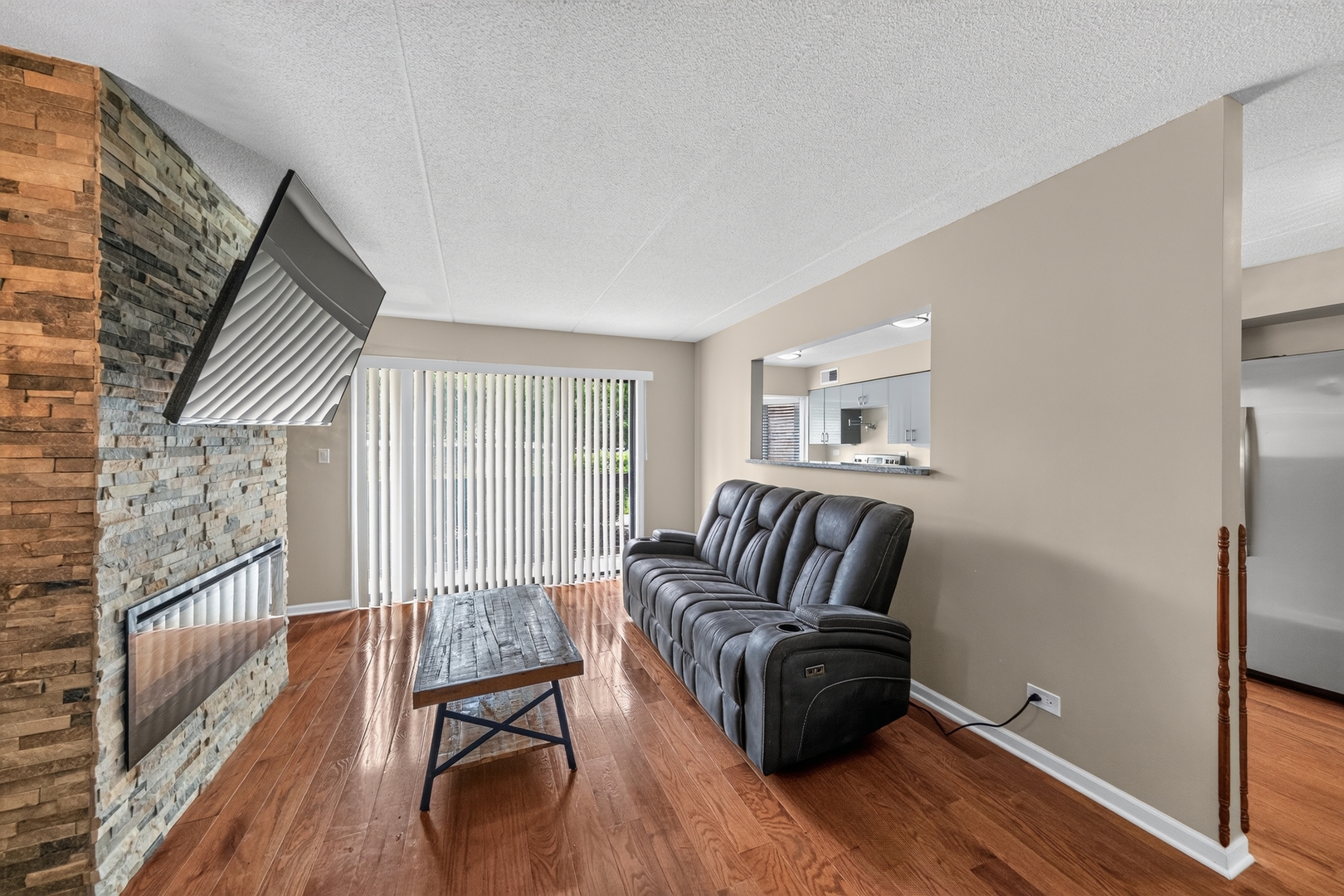 6816 Joliet Road 4 Property Photo 4
