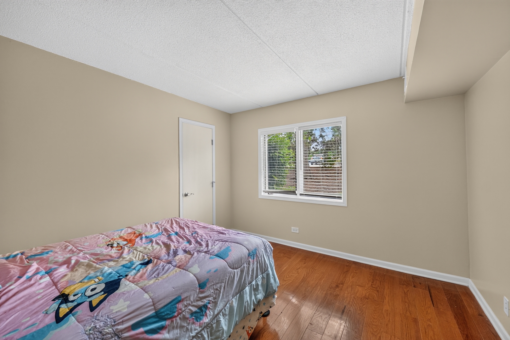6816 Joliet Road 4 Property Photo 8