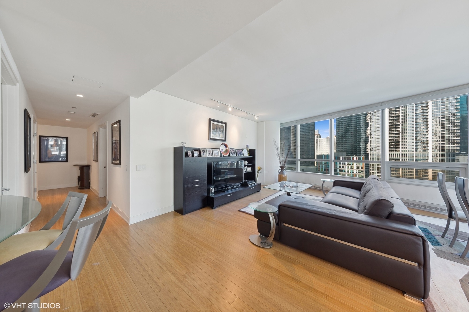 340 E Randolph Street 1000 Property Photo 2