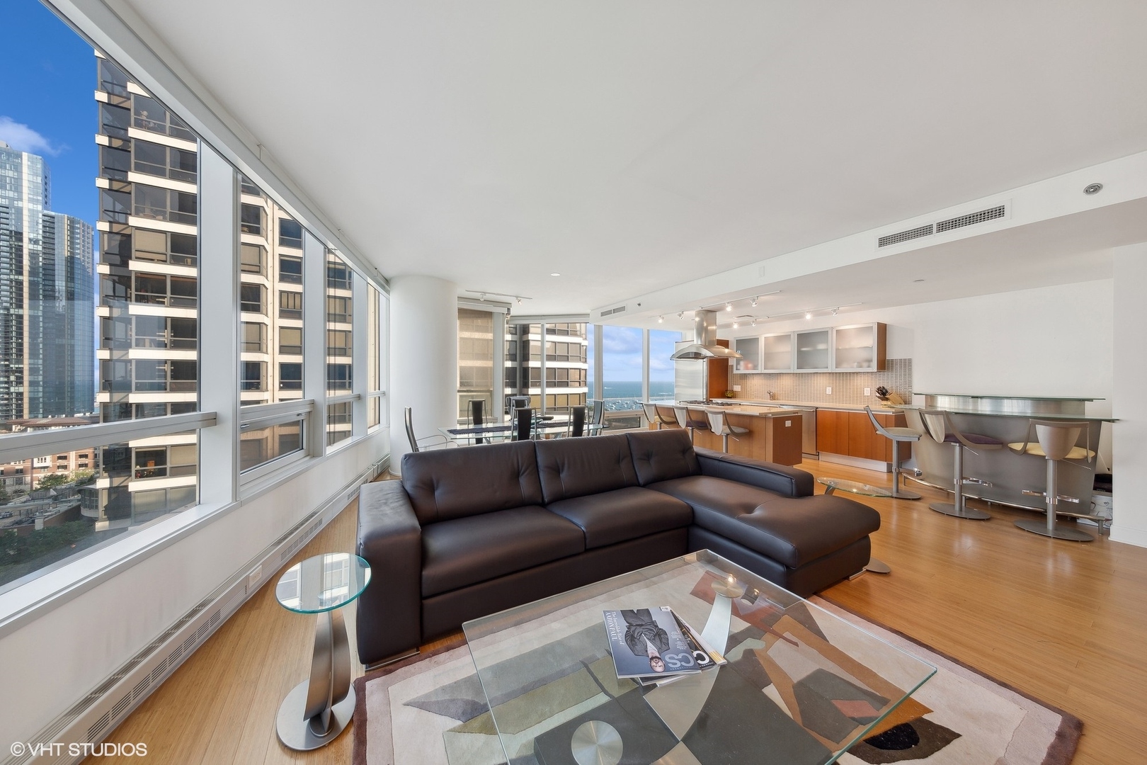 340 E Randolph Street 1000 Property Photo 4