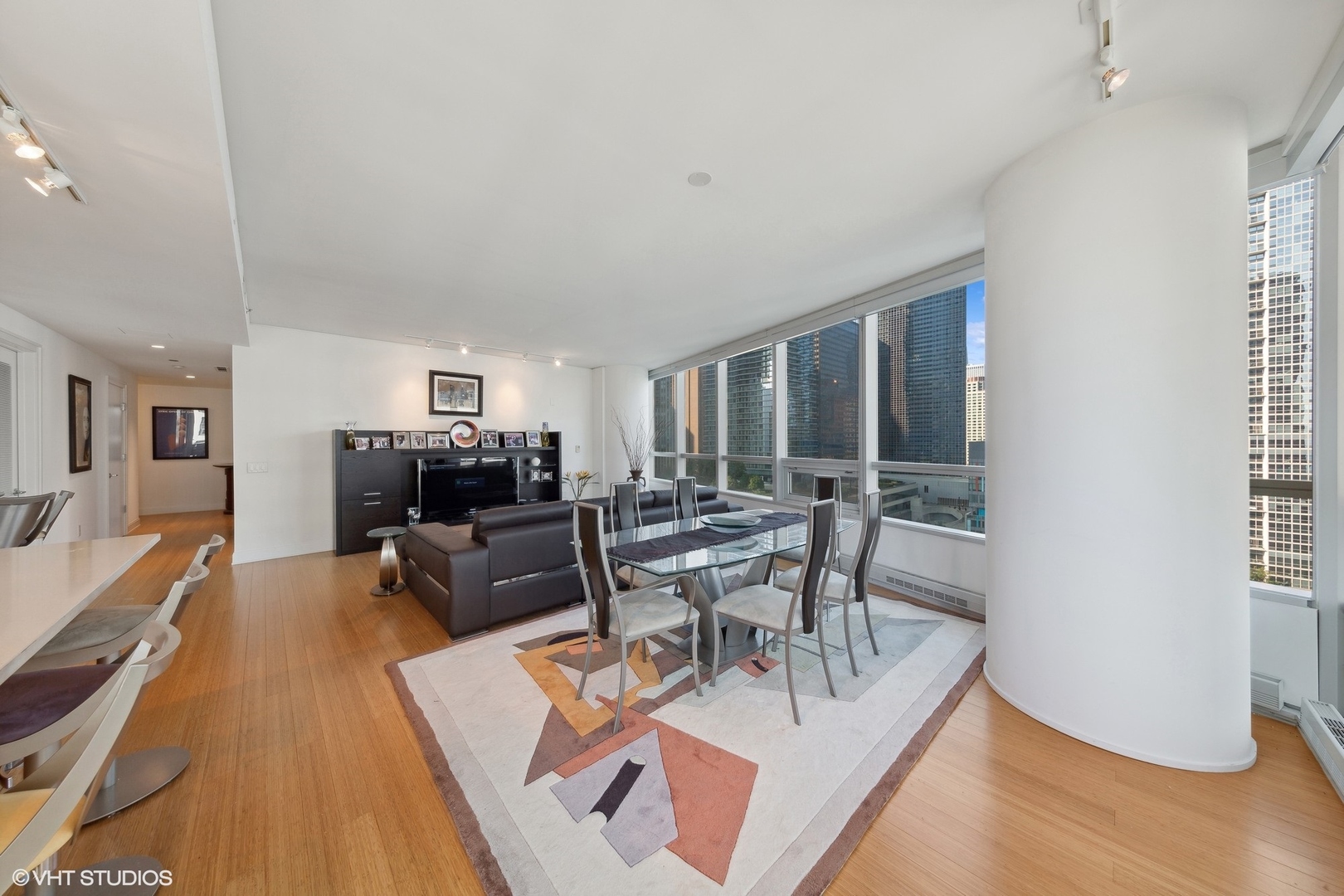 340 E Randolph Street 1000 Property Photo 8