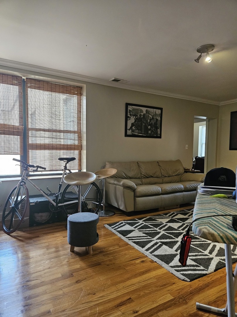 7213 S Yates Boulevard 3a Property Photo 8