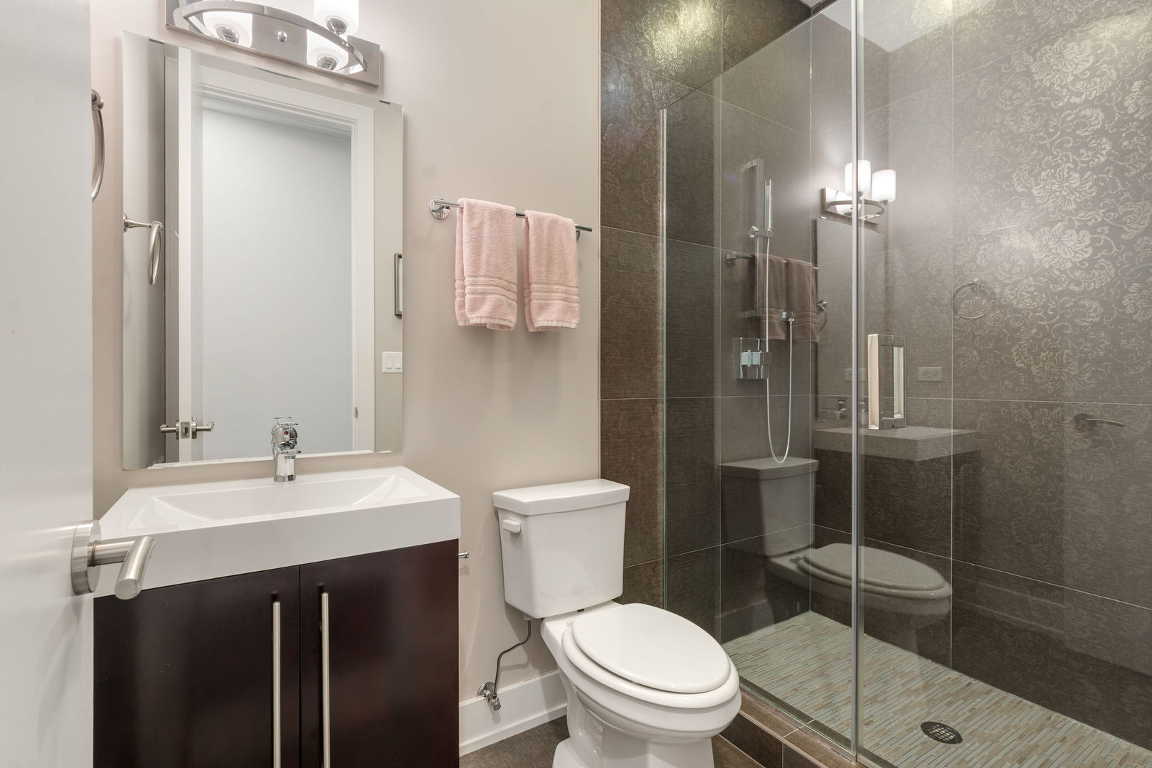 2207 W Belmont Avenue 3 Property Photo 8