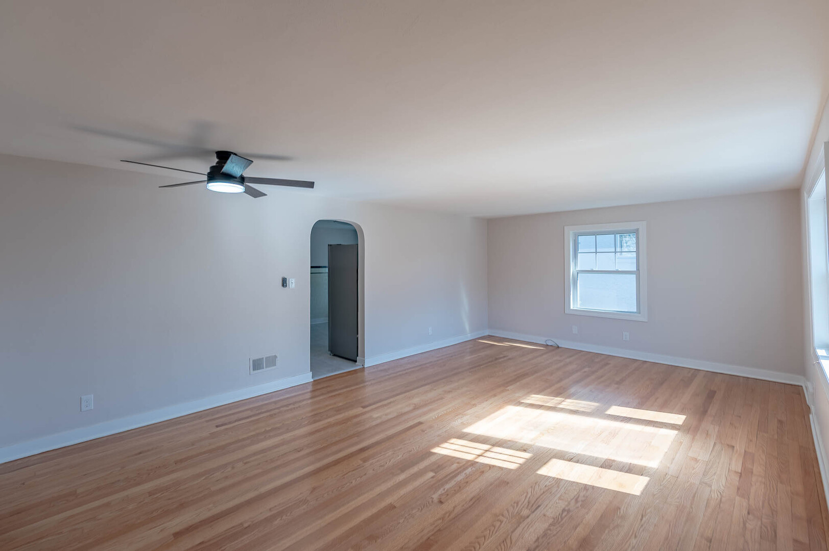 924 Broadway Avenue Property Photo 2