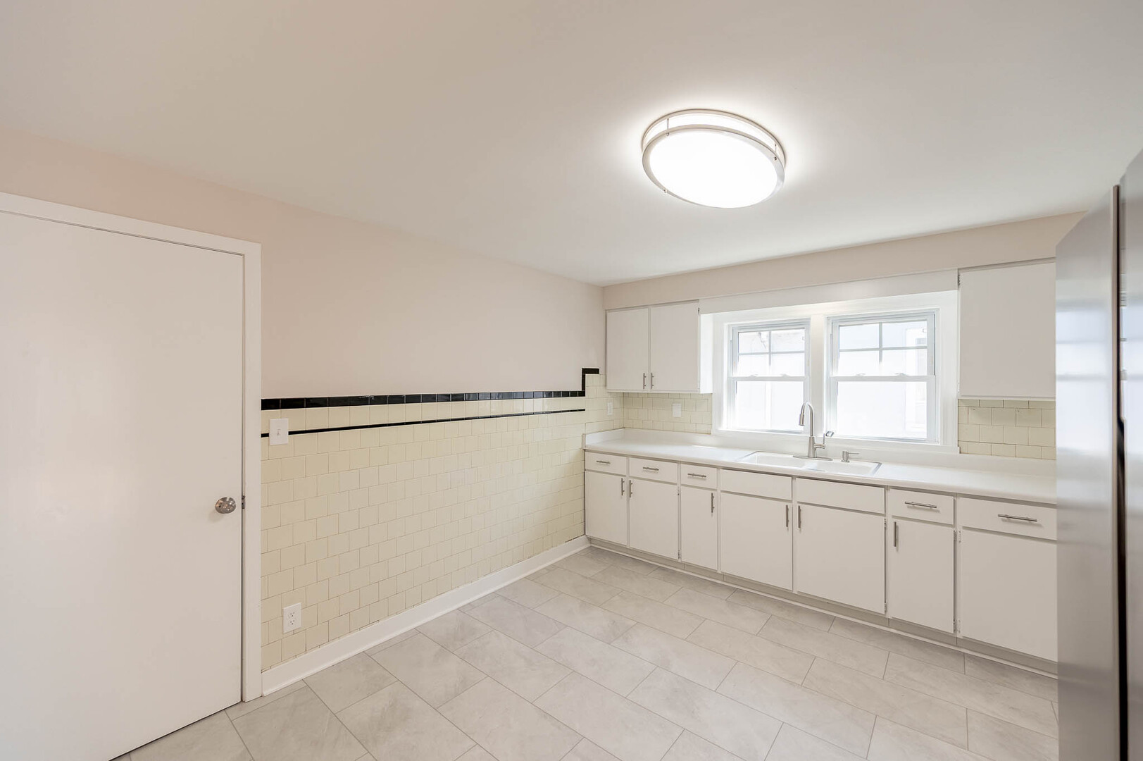924 Broadway Avenue Property Photo 5