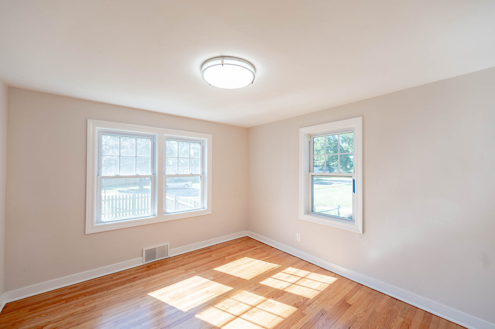 924 Broadway Avenue Property Photo 6