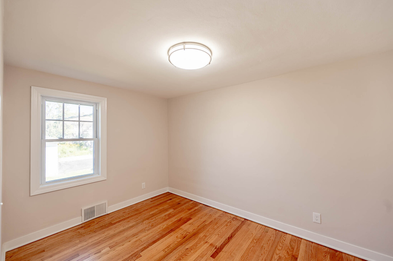 924 Broadway Avenue Property Photo 7