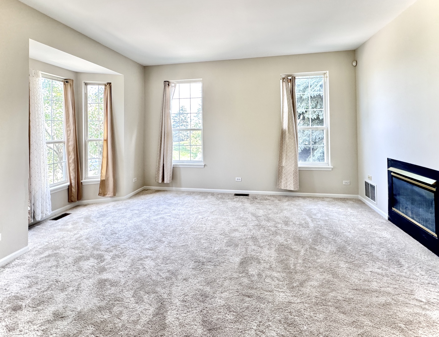 2424 Courtyard Circle 5 Property Photo 6