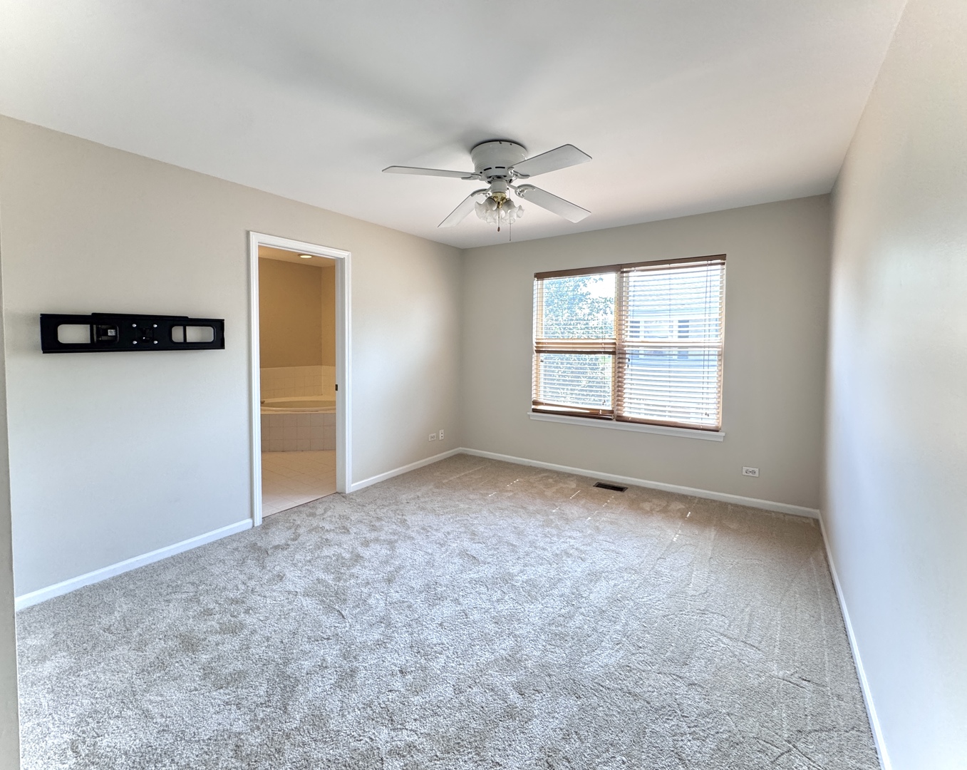 2424 Courtyard Circle 5 Property Photo 20