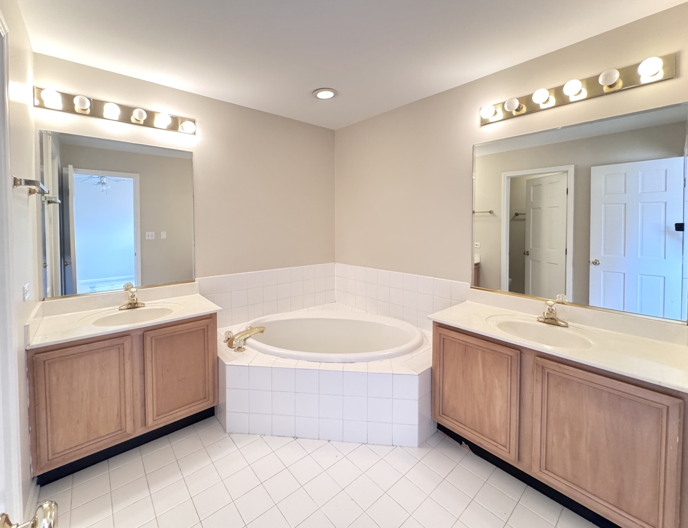 2424 Courtyard Circle 5 Property Photo 22