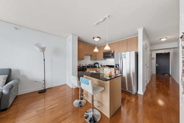 225 N Columbus Street 6009 Property Photo 5