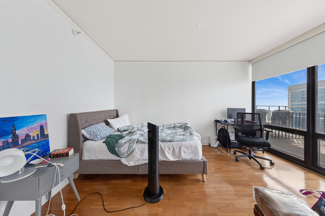 225 N Columbus Street 6009 Property Photo 7