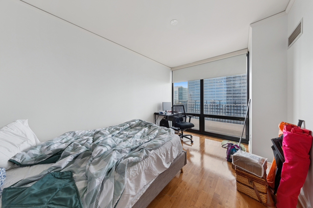 225 N Columbus Street 6009 Property Photo 8