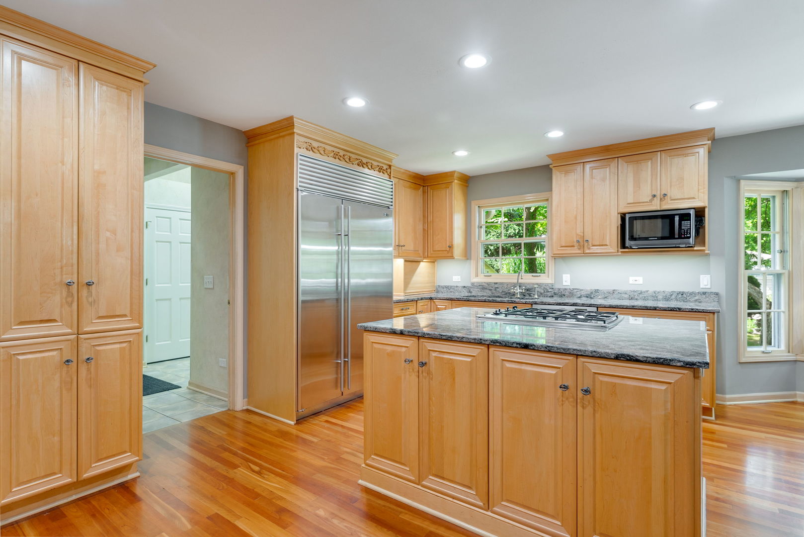 174 S Montclair Avenue Property Photo 7