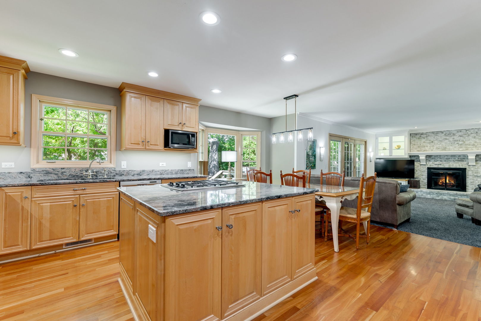 174 S Montclair Avenue Property Photo 8