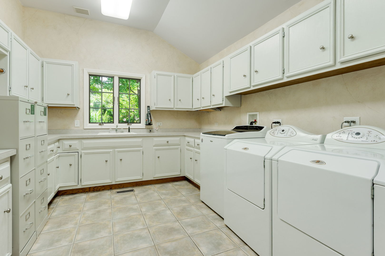 174 S Montclair Avenue Property Photo 13