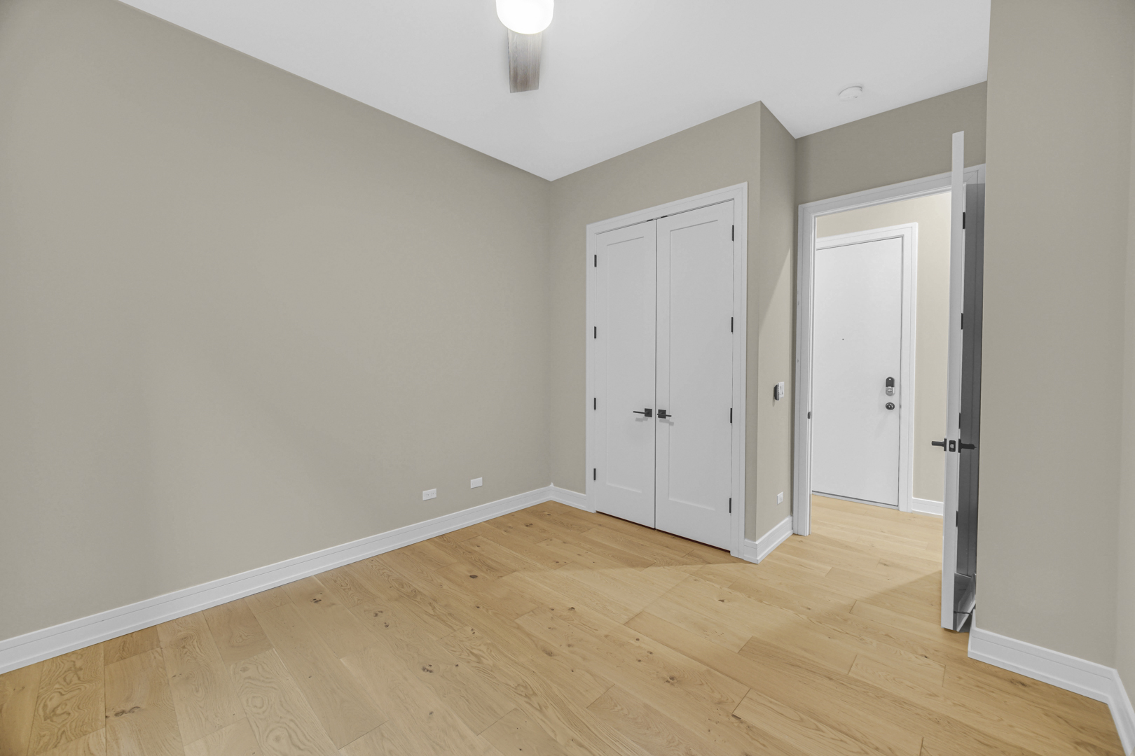 1203 W Augusta Boulevard 2s Property Photo 9