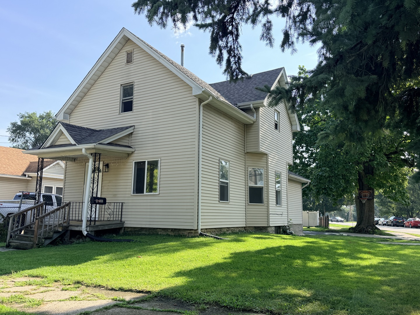 400 Summit Street Property Photo 1