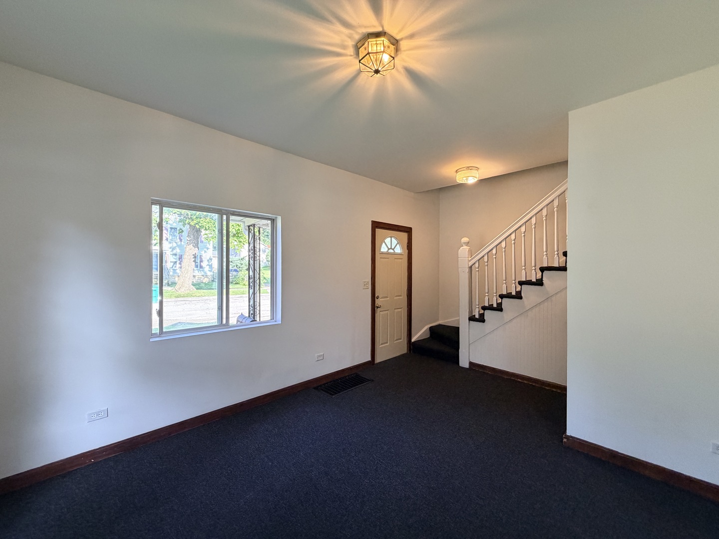 400 Summit Street Property Photo 6