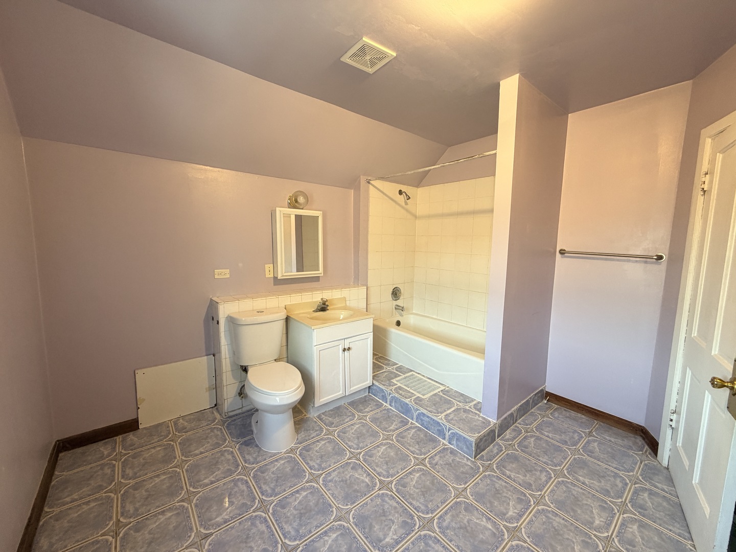 400 Summit Street Property Photo 14