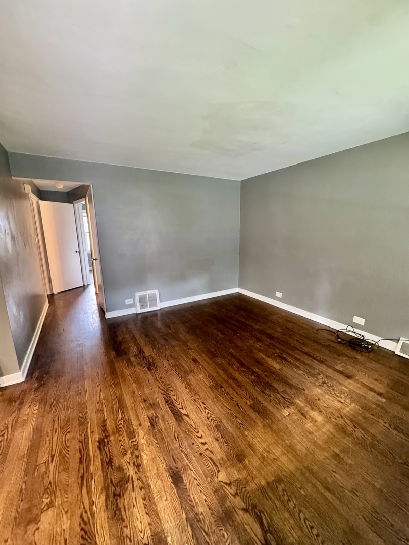 11312 S Avenue G Property Photo 2