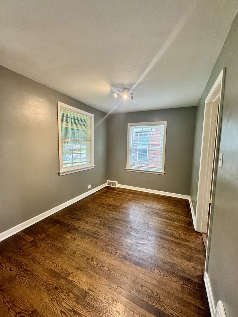 11312 S Avenue G Property Photo 3
