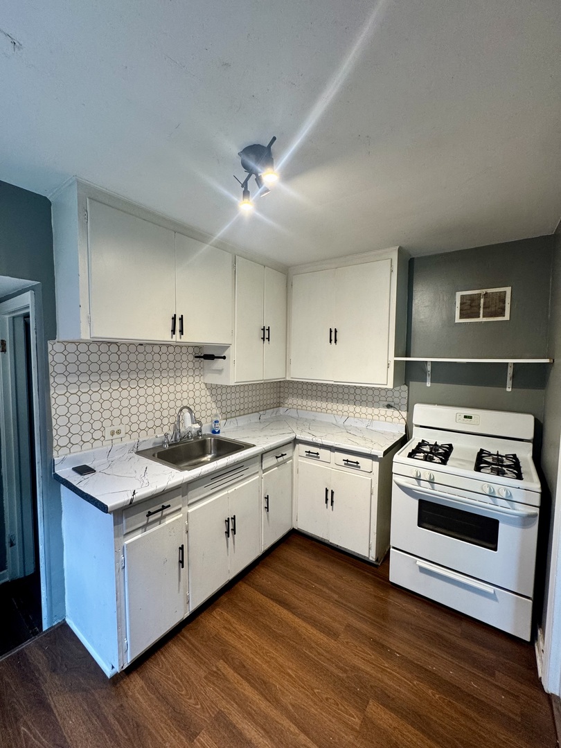 11312 S Avenue G Property Photo 5