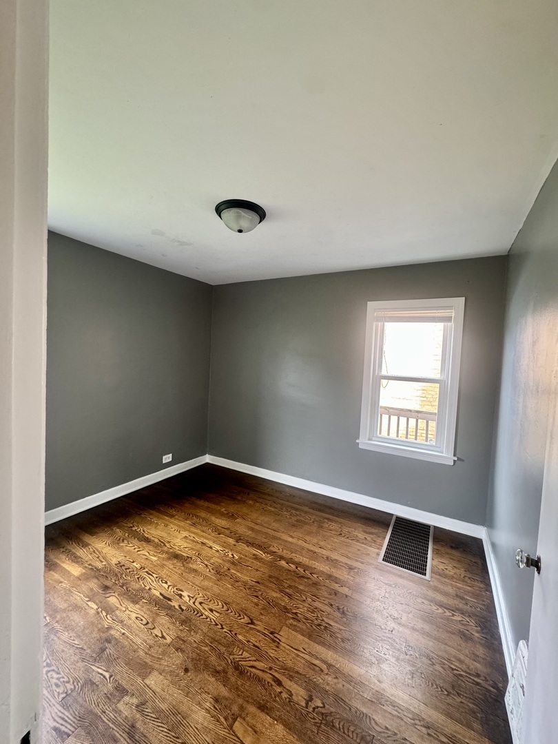 11312 S Avenue G Property Photo 6