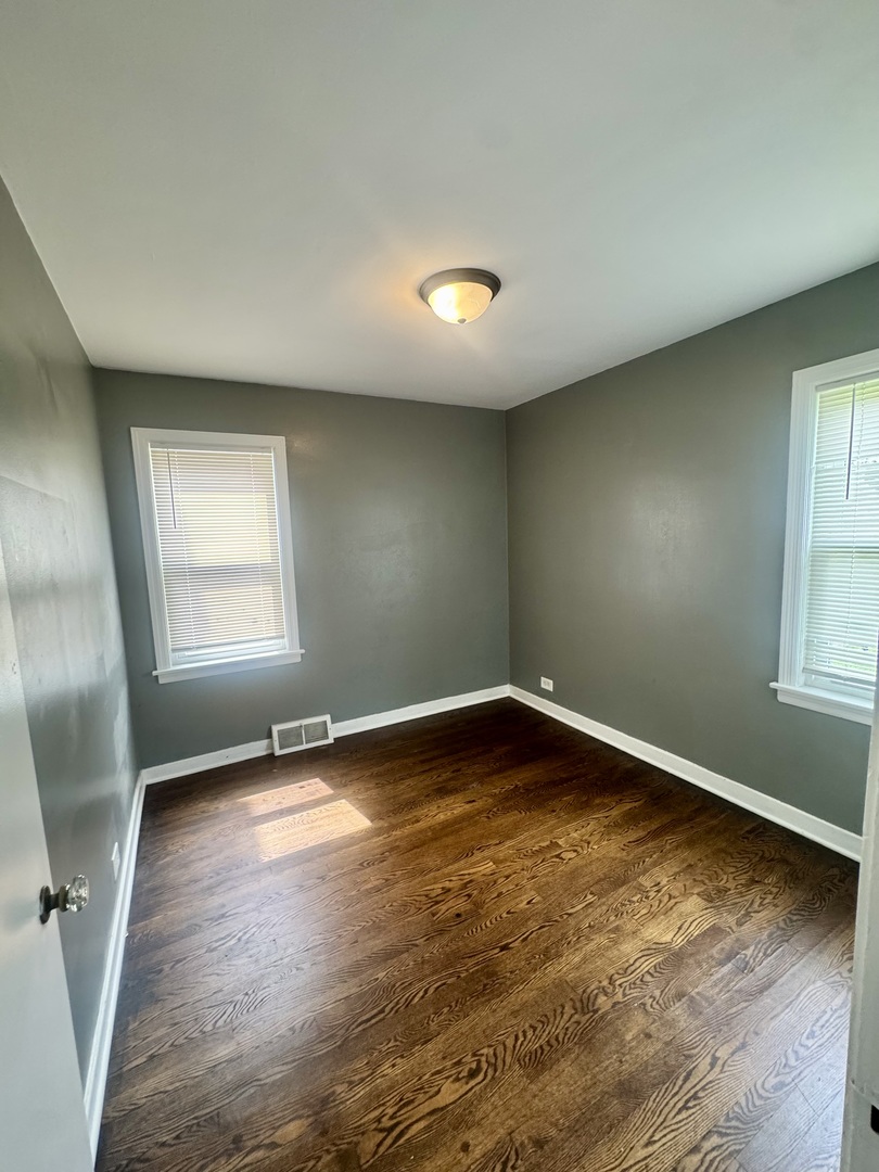 11312 S Avenue G Property Photo 7