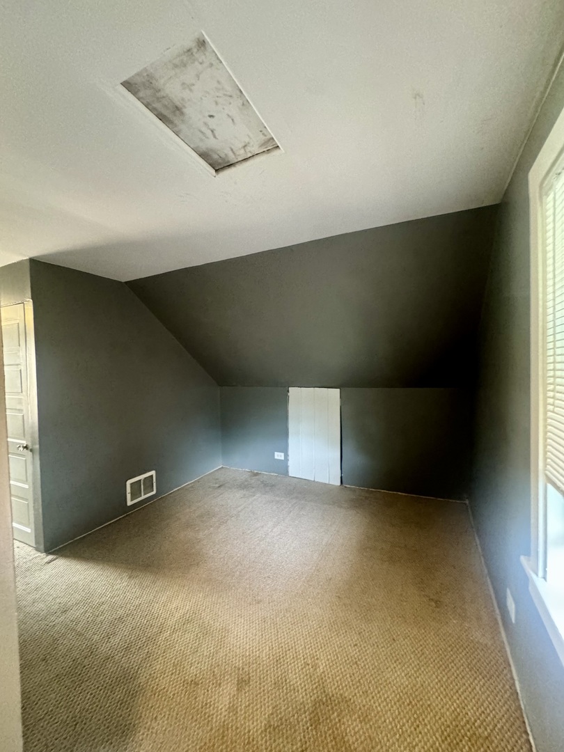 11312 S Avenue G Property Photo 10