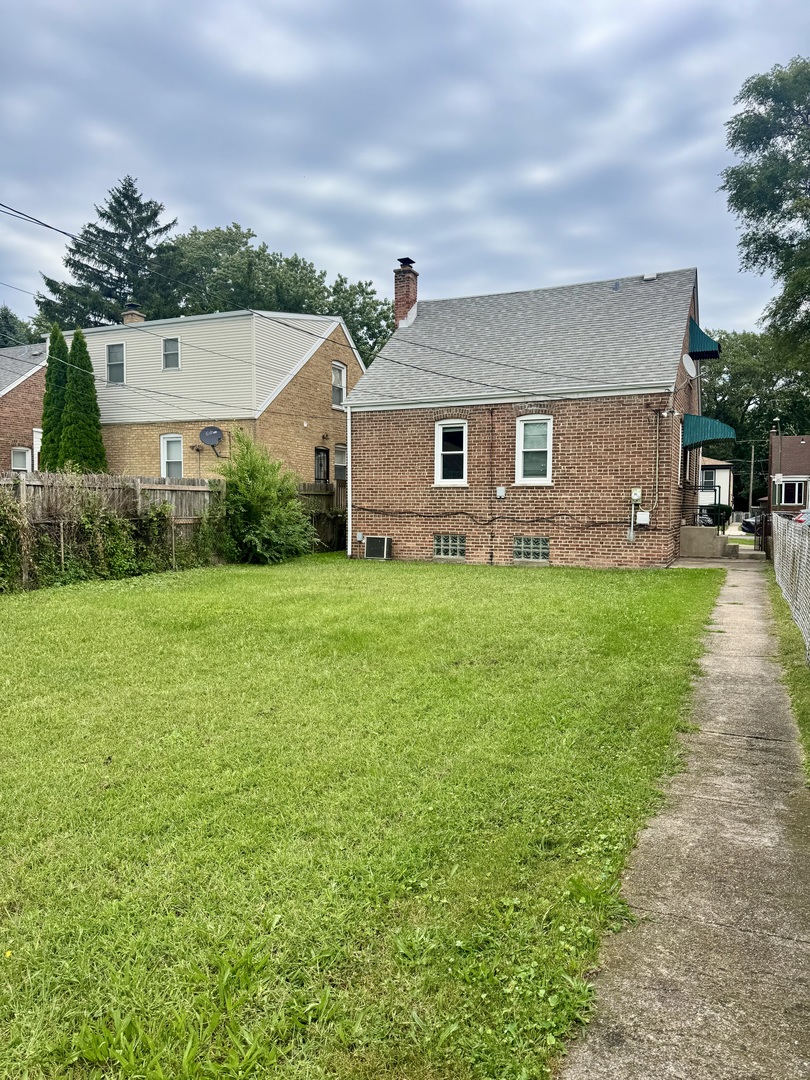 11312 S Avenue G Property Photo 11