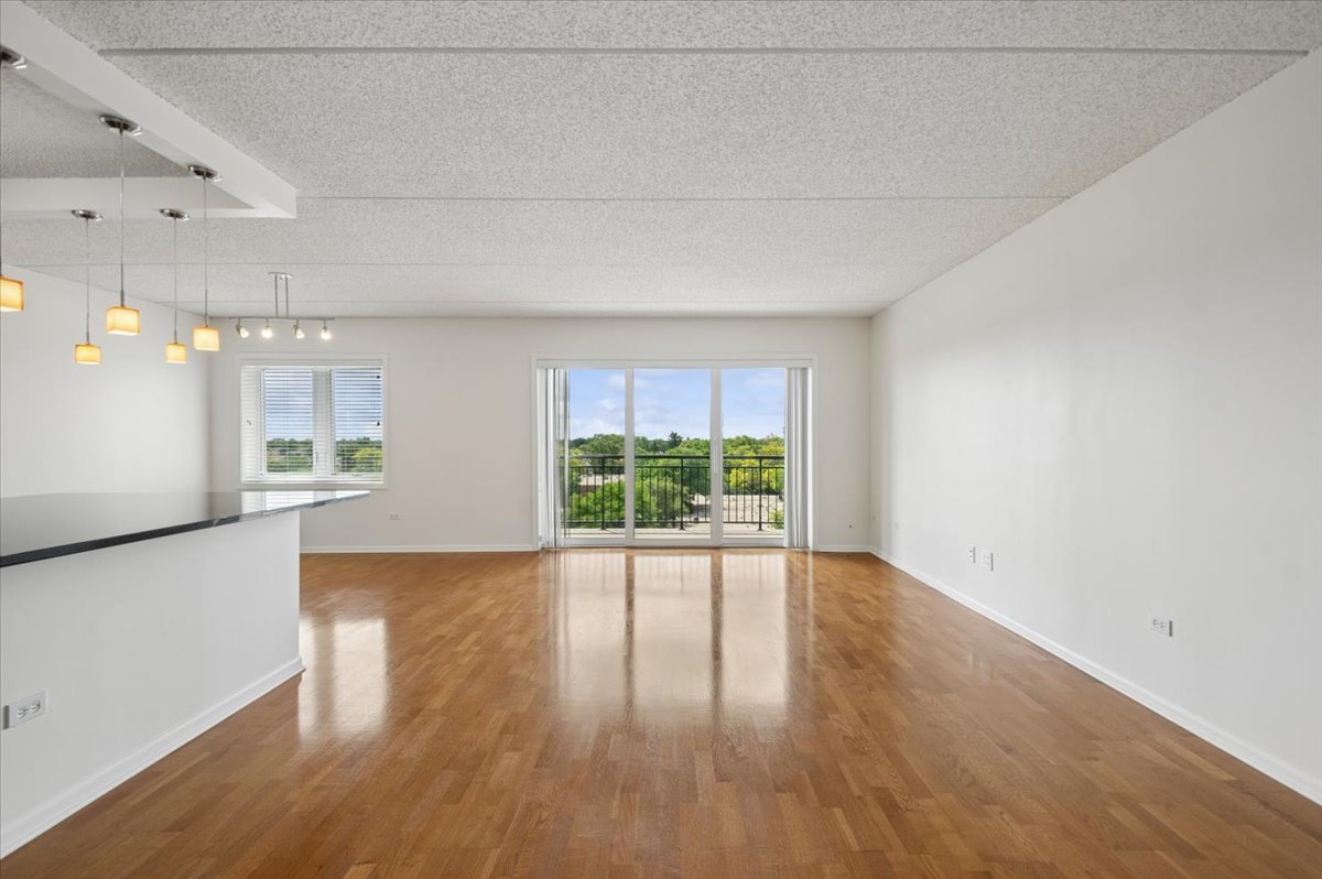 5555 N Cumberland Avenue 710 Property Photo 3