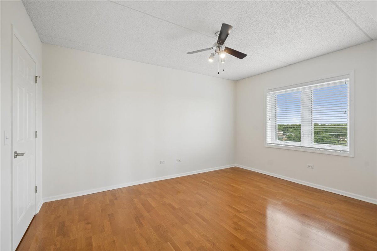 5555 N Cumberland Avenue 710 Property Photo 12