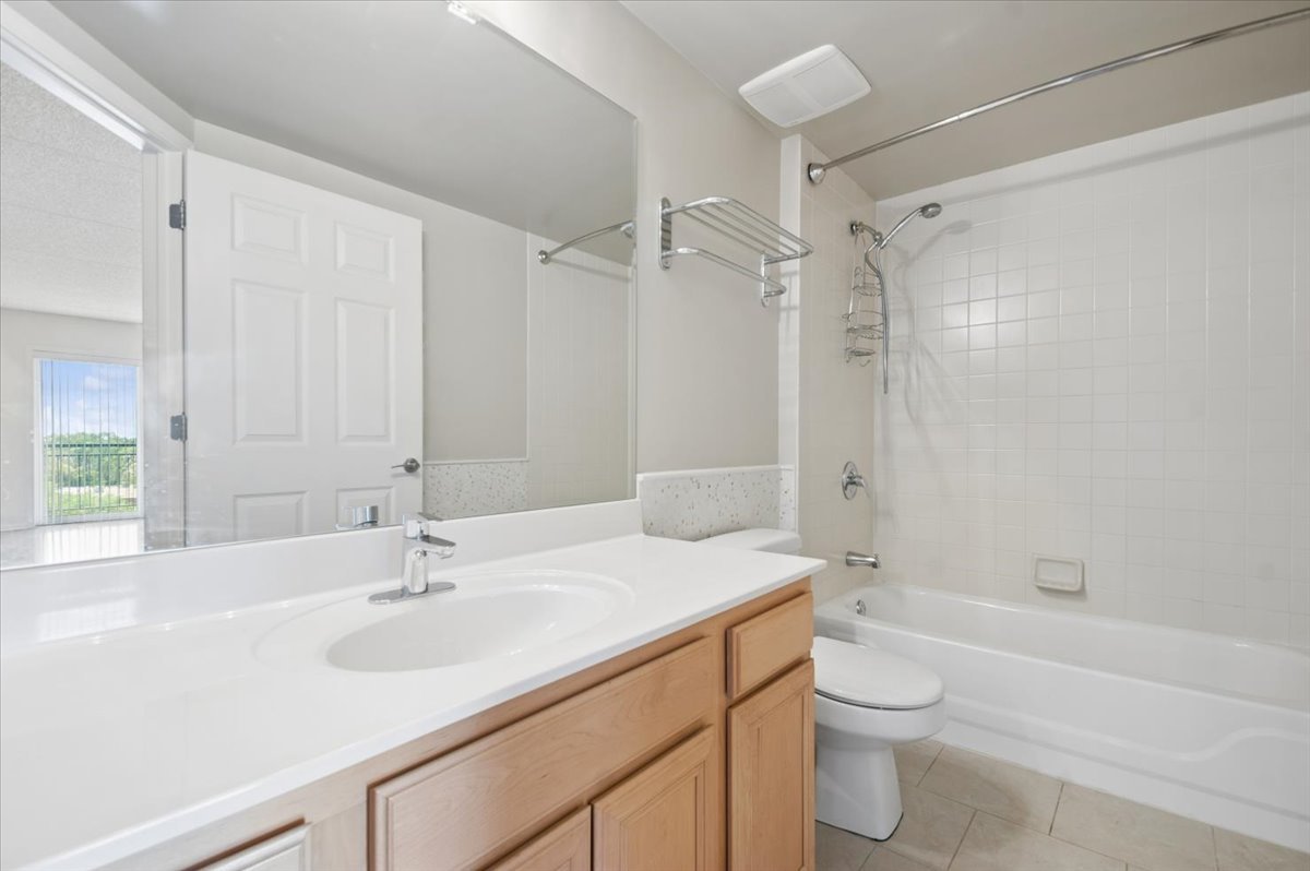 5555 N Cumberland Avenue 710 Property Photo 13