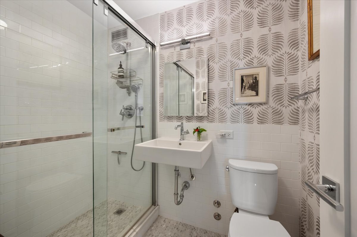 1455 N Sandburg Terrace 508 Property Photo 18