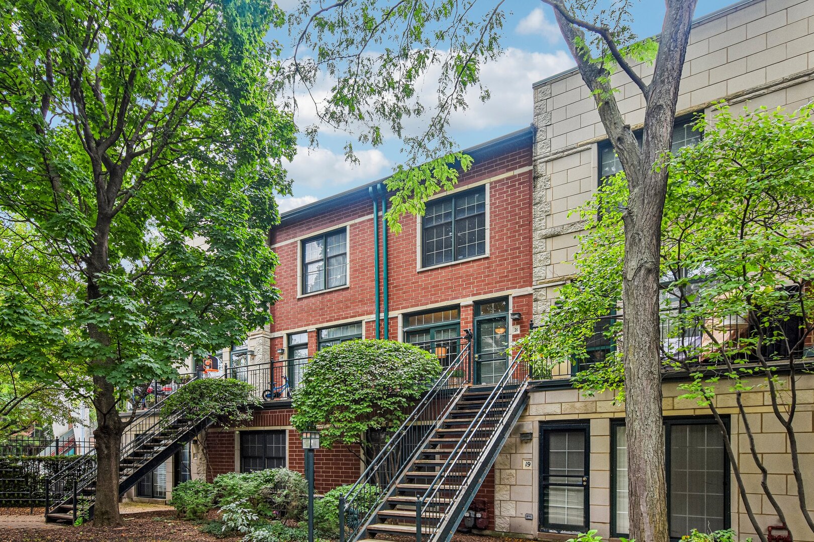 1813 S Clark Street 21 Property Photo 1