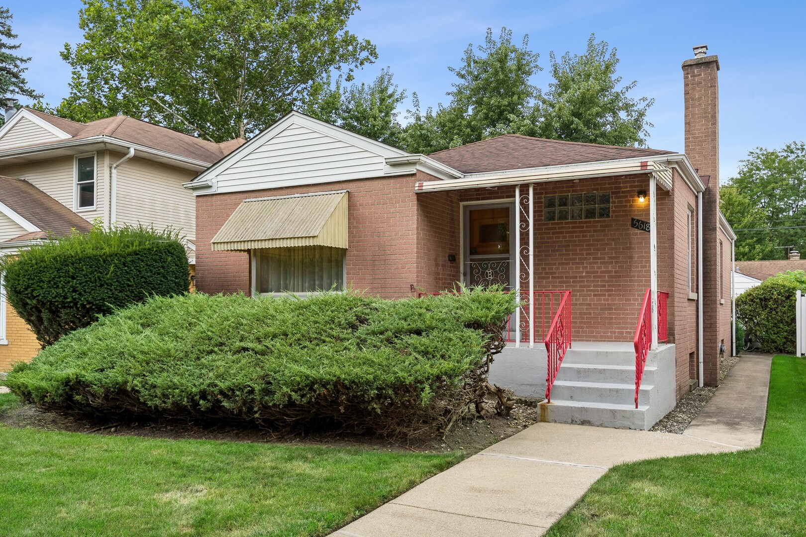 5618 N Kenneth Avenue Property Photo 1