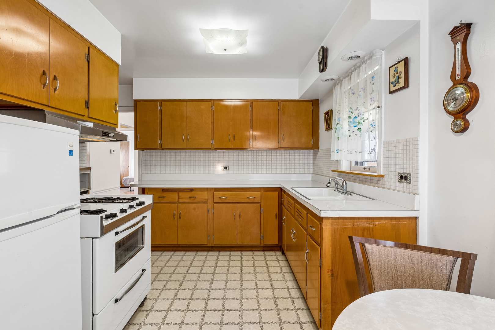 5618 N Kenneth Avenue Property Photo 7