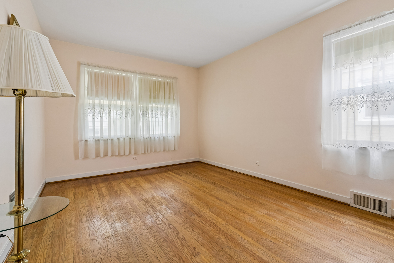 5618 N Kenneth Avenue Property Photo 10