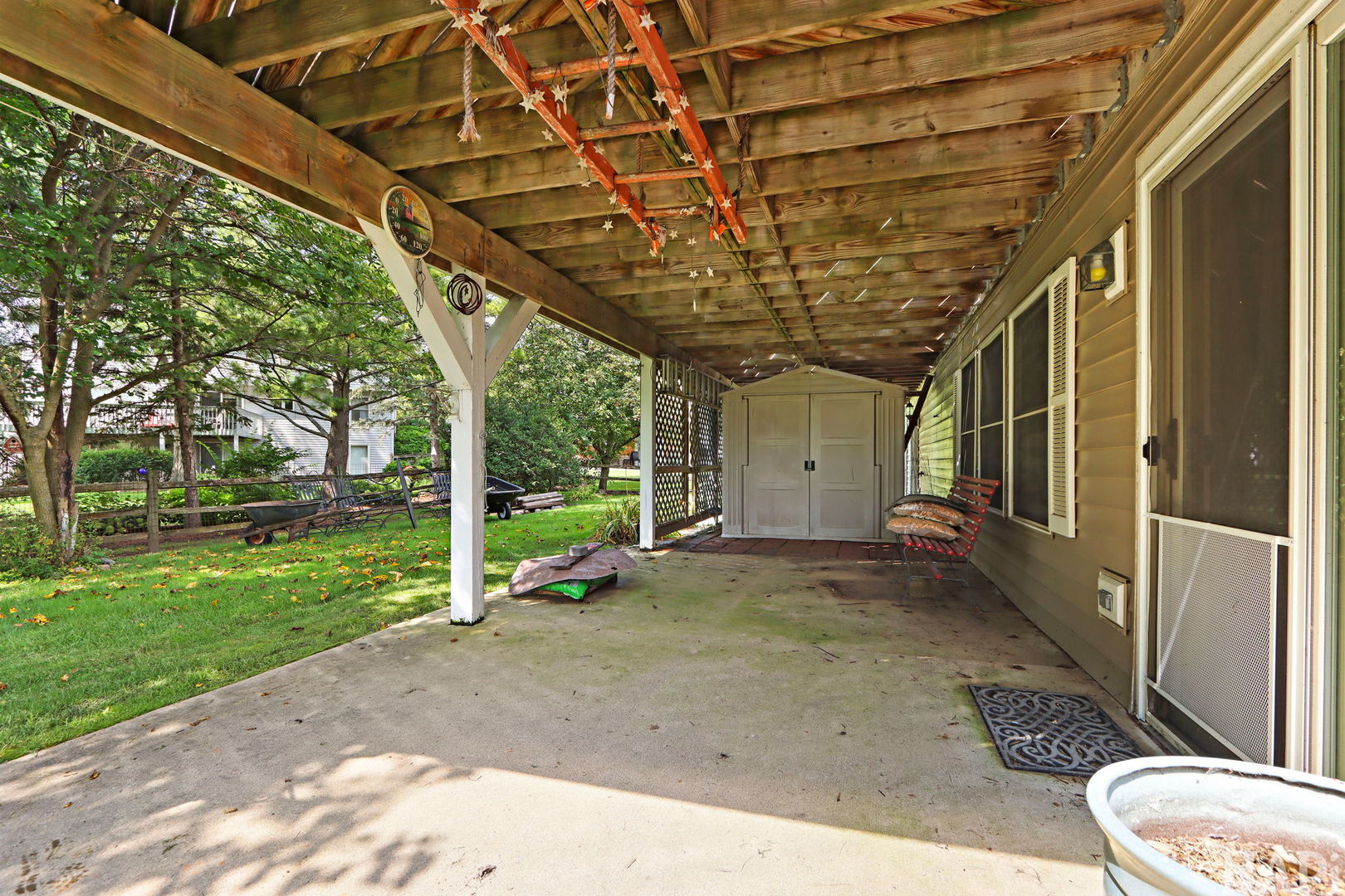 304 Hawthorne Court Property Photo 33
