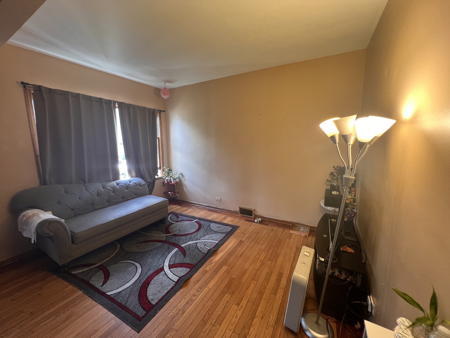 2207 N Lawndale Avenue Property Photo 3