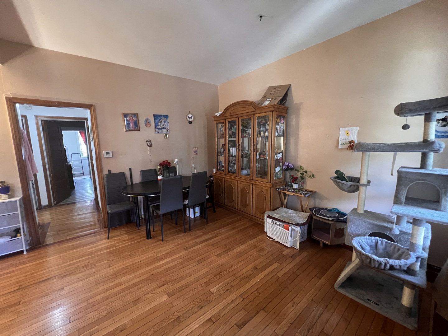 2207 N Lawndale Avenue Property Photo 4