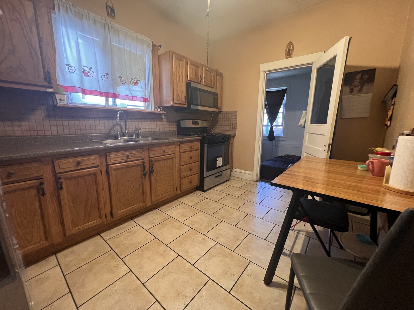 2207 N Lawndale Avenue Property Photo 6