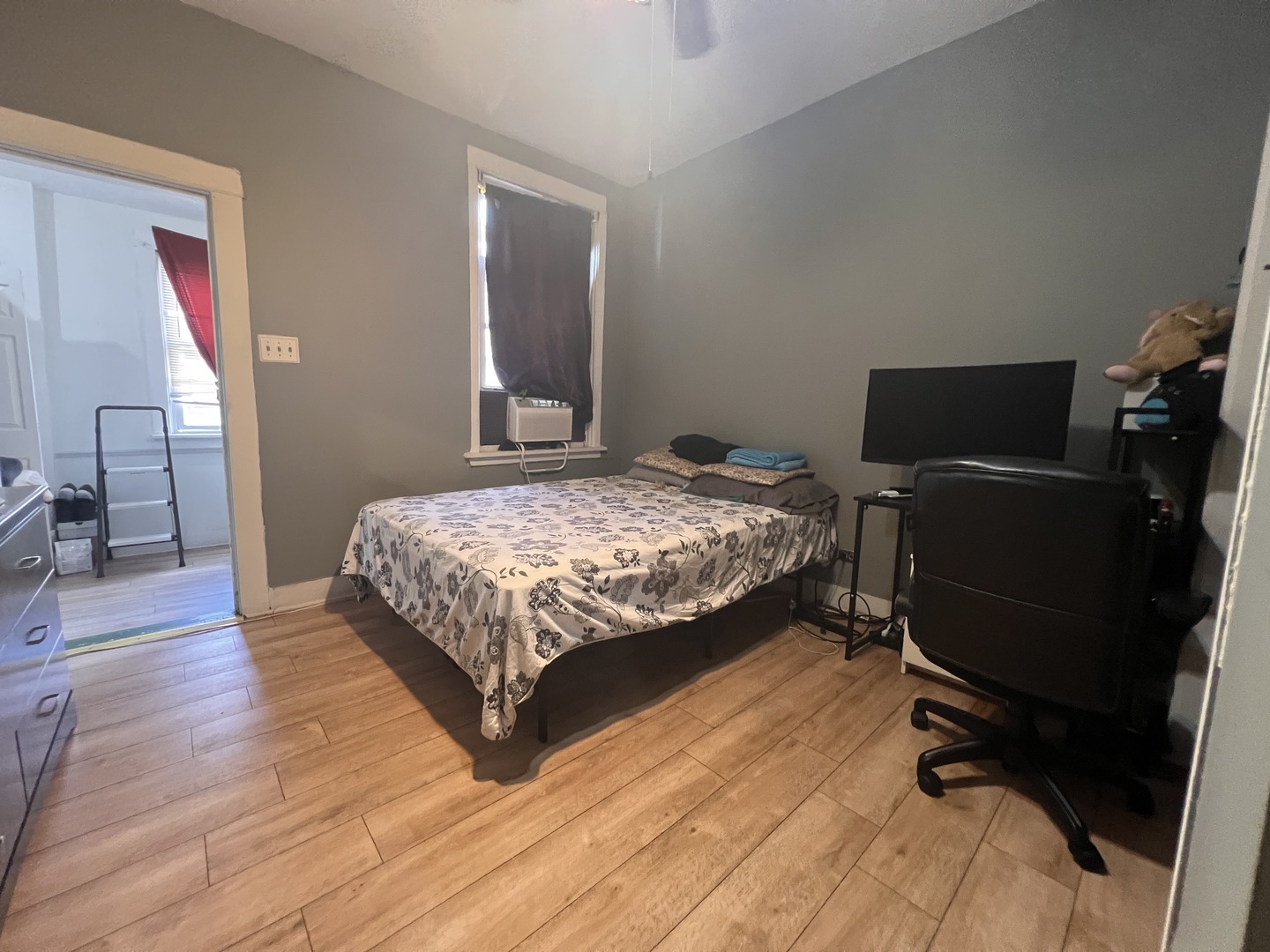 2207 N Lawndale Avenue Property Photo 7