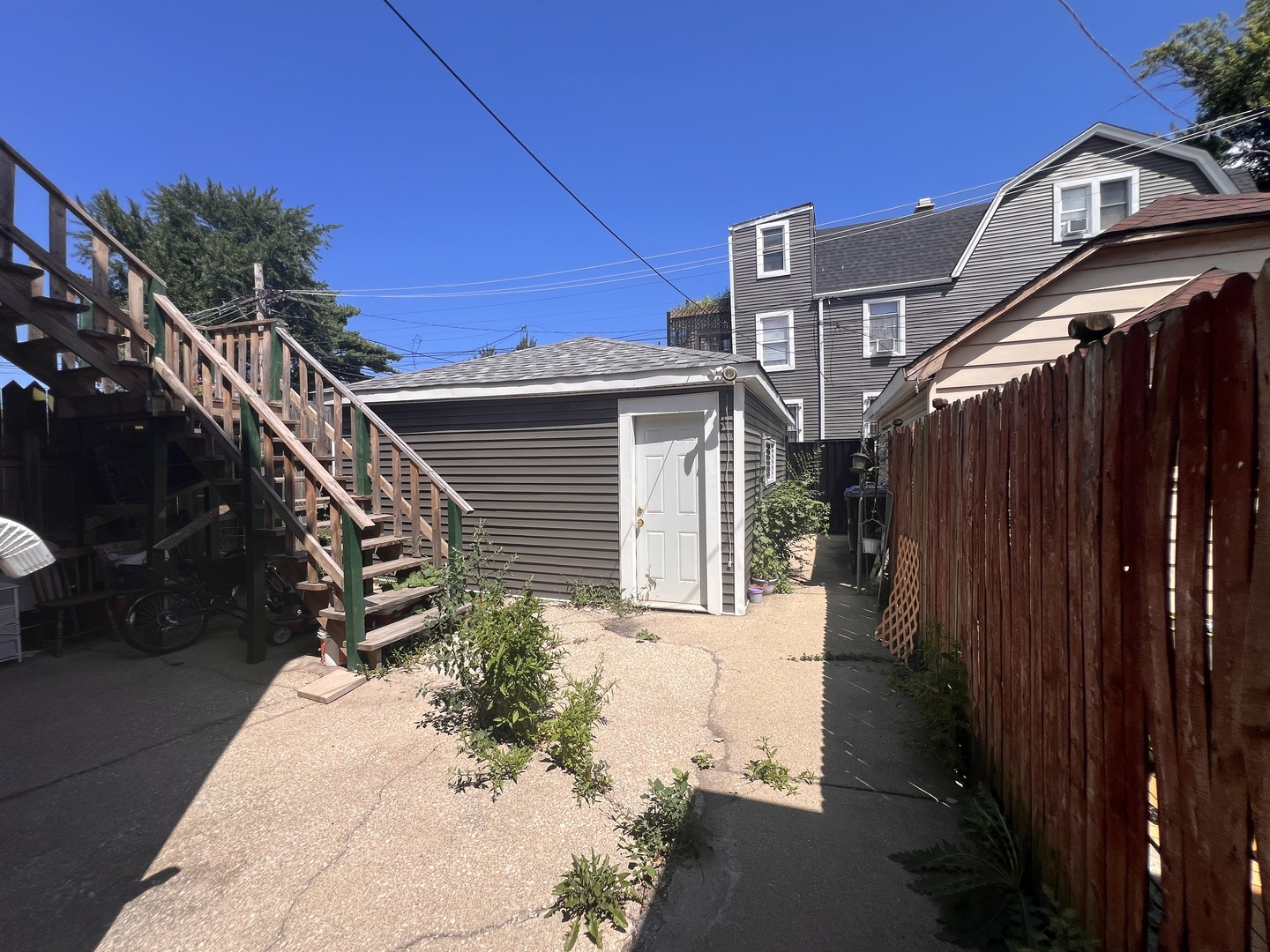 2207 N Lawndale Avenue Property Photo 13