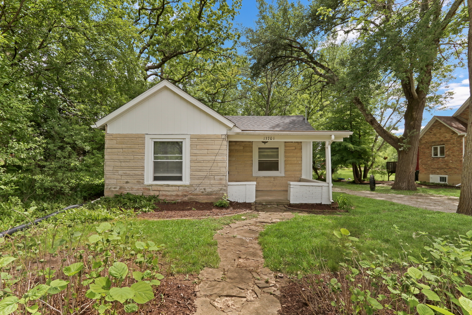 13701 Wadsworth Road Property Photo 3