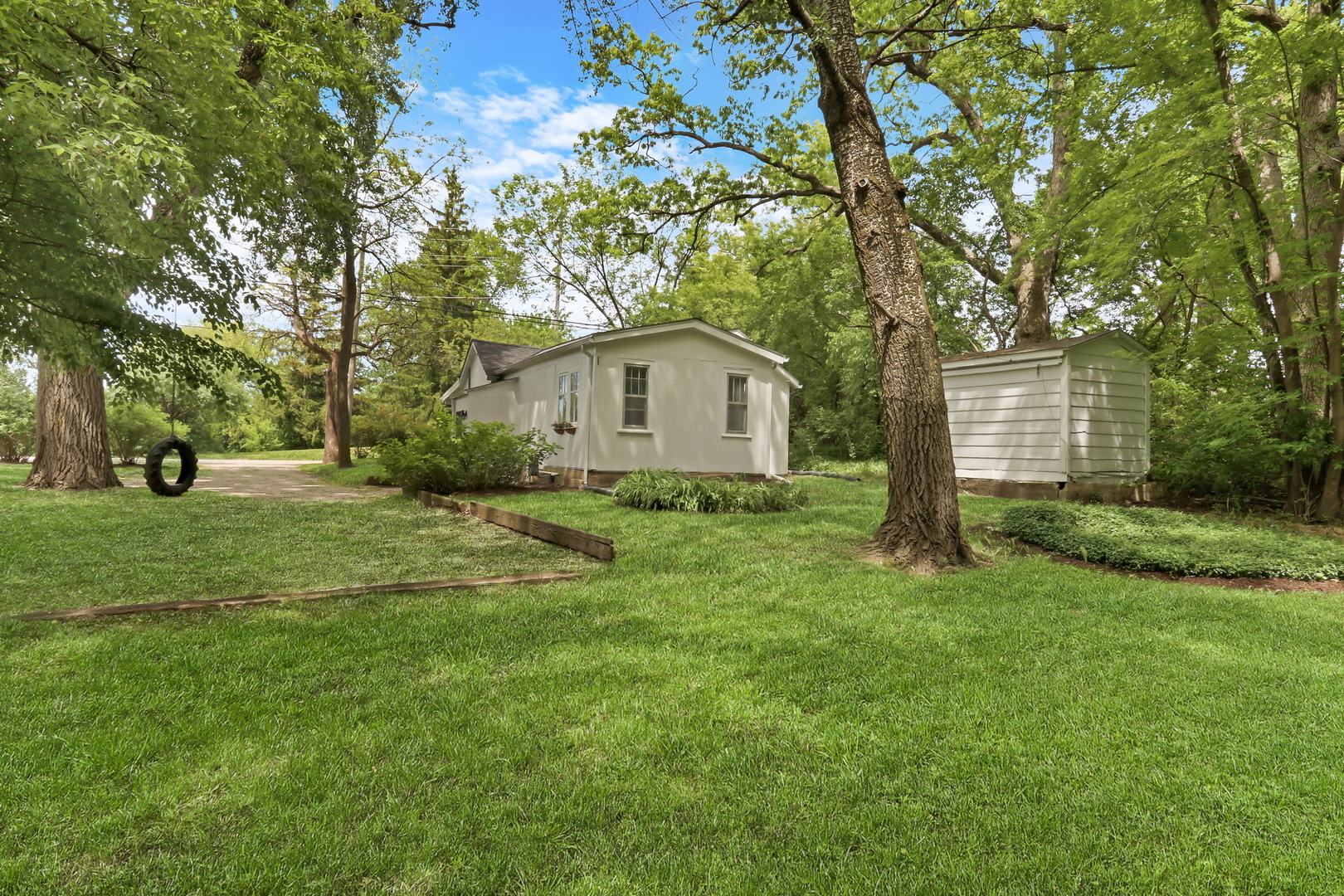 13701 Wadsworth Road Property Photo 6